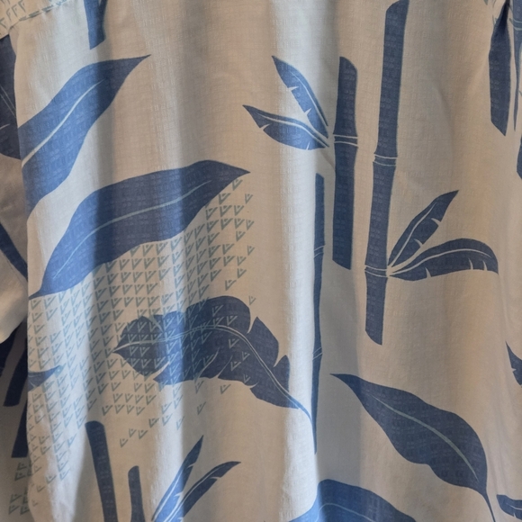 Quiksilver Waterman Men's XL Blue on White Printed Botanical Tropical Shirt - Picture 6 of 16
